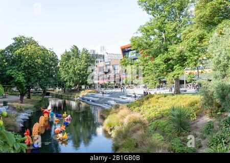 Riverside bars and restaurants on The Avenue by River Avon, Oxford Terrace, Christchurch Central City, Christchurch, Canterbury Region, New Zealand Stock Photo