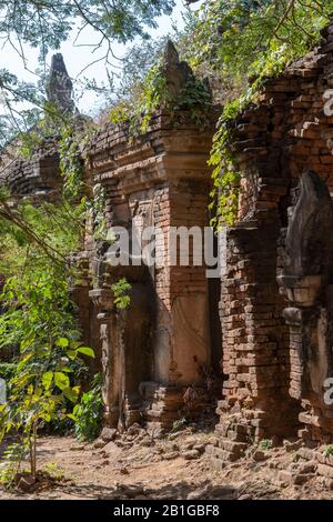 Wall and shrine ruins at Maha Sandar Mahi Pagoda, Amarapura, Mandalay Region, Myanmar Stock Photo