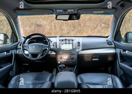 Inside detailed photo of wonderful SUV with panoramic glazed dach/sunroof - Kia Sorento Facelift Platinum