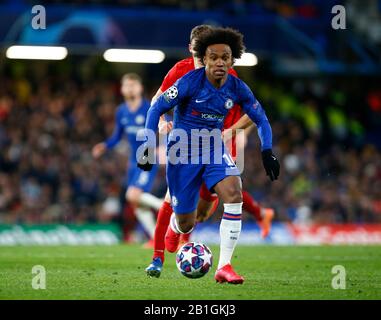 LONDON, UNITED KINGDOM. FEBRUARY 25 Chelsea's Willian during Champion League Round 16 1st Leg between Chelsea and Bayer Munchen at Stanford Bridge Stadium, London, England on 25 February 2020 Credit: Action Foto Sport/Alamy Live News Stock Photo