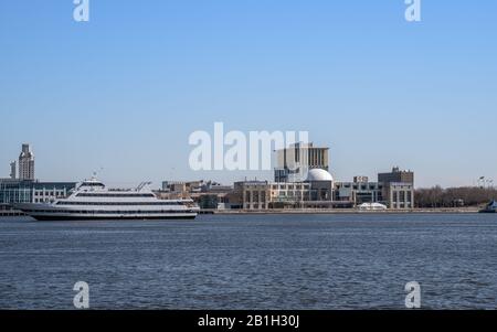 Philadelphia, Pennsylvania: February 23, 2020: The Spirt of Philadelphia passes n front of the Adventure Aquarium Stock Photo