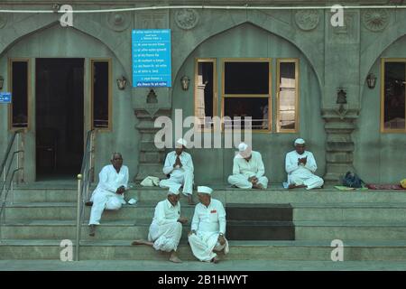 19th Mar 2019, Pune , Maharashtra, India. Devotee sitting on steps of temple, Dnyaneshwar Maharaj temple, Alandi, Pune Stock Photo