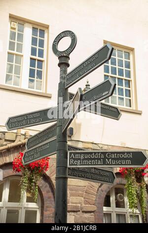 Bilangual tourism direction signs in Brecon Beacons, Wales UK Stock Photo