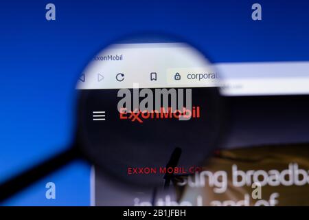 Exxon Mobil website Stock Photo - Alamy