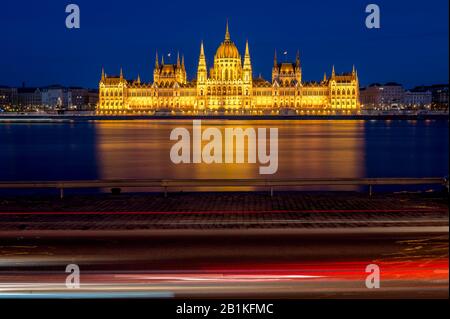 long exposure picture of Hungarian Parliament in Budapest with Danube at dawn Stock Photo