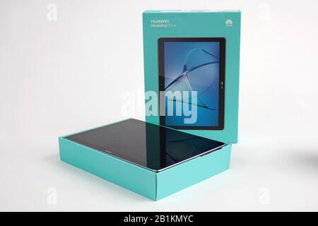 Huawei mediapad T3 packaged tablet against a white background Stock Photo