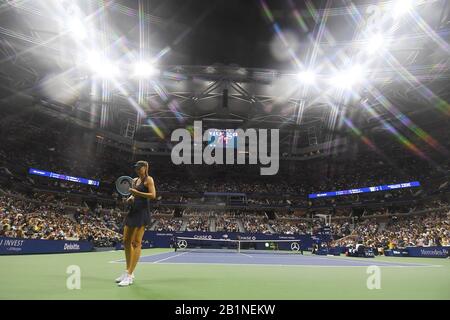 Flushing Meadows New York US Open Tennis 26/08/2019 Alone with her throughts, Maria Sharapova during facile defeat by Serena Williams (USA)  6-1,6-1 v Stock Photo