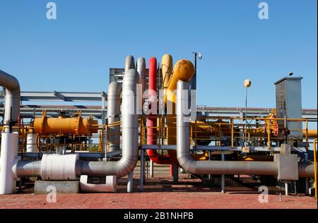 Oil field scene, oil pipelines and facilities Stock Photo