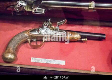 Musée de l'Emperi,Salon-de-Provence : Pistolet d'Officier modèle 1816,Manufacture Royale de Maubeuge,calibre 17.1mm Stock Photo
