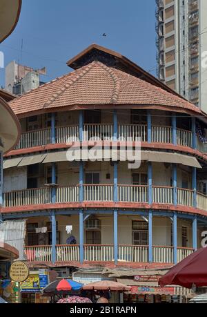 24 Feb 2020 Old Kalyan building chawl mass urban housing ; Bandu Khadilkar road Kandawadi Girgaon ; Charni Road ; Bombay Mumbai Maharashtra India Stock Photo