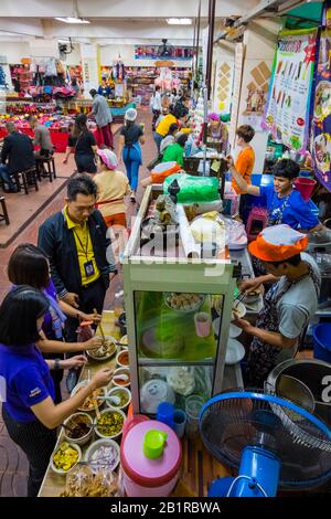 Food court, Talat Warorot, market hall, Chiang Mai, Thailand Stock Photo