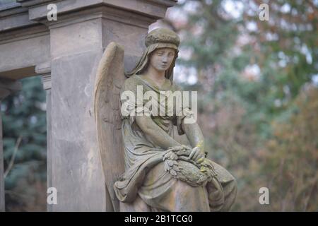 Trauerfigur Engel, Dorotheenstädtischer Friedhof, Chausseestraße, Mitte, Berlin, Deutschland Stock Photo