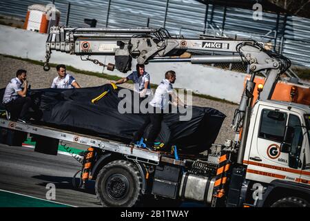 Barcelona, Spain. 27th Feb, 2020. The Mercedes from Lewis Hamilton is rescued during day five of the Formula One winter testing at Circuit de Catalunya Credit: Matthias Oesterle/Alamy Live News Stock Photo