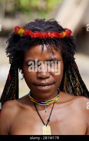 Papua girl from Dani tribe, Jiwika village, Baliem Valley - Occidental Papua, Indonesia Stock Photo