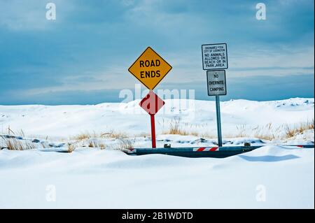 Road Ends sign at the end of Ludington Avenue with Lake Michigan beyond in Ludington, Michigan, USA. Stock Photo