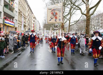 Mainz, Germany. 24th February 2020. Members of the Carneval Club Weisenau Burggrafengarde march in the the Mainz Rose Monday parade. Around half a million people lined the streets of Mainz for the traditional Rose Monday Carnival Parade. The 9 km long parade with over 9,000 participants is one of the three large Rose Monday Parades in Germany. Stock Photo