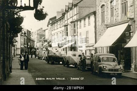 Builth Wells, Broad Street, 1958 postcard of the high street in the mid Wales market town on the River Wye Stock Photo
