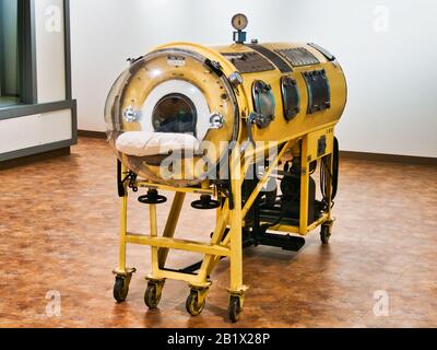 Negative Pressure Ventilator, Iron Lung Stock Photo - Alamy