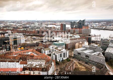 Panorama of Hamburg and Elbe river on moody autumn day, with Elbphilharmonie building in distance Stock Photo