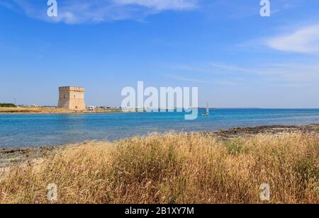 Picturesque Torre Chianca beach and historical fortification tower Torre Chianca in Salento Ionian sea coast, Porto Cesareo, Apulia (Italy). Stock Photo