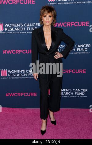 Beverly Hills, USA. 27th Feb, 2020. Lisa Rinna walking the red carpet at The Women's Cancer Research Fund's 'An Unforgettable Evening' held at Beverly Wilshire, A Four Seasons Hotel on February 27, 2020 in Beverly Hills, California USA (Photo by Parisa Afsahi/Sipa USA) Credit: Sipa USA/Alamy Live News Stock Photo