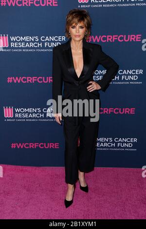 Beverly Hills, USA. 27th Feb, 2020. Lisa Rinna walking the red carpet at The Women's Cancer Research Fund's 'An Unforgettable Evening' held at Beverly Wilshire, A Four Seasons Hotel on February 27, 2020 in Beverly Hills, California USA (Photo by Parisa Afsahi/Sipa USA) Credit: Sipa USA/Alamy Live News Stock Photo