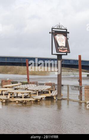 The Kings Head Gardens as the River Severn burst its banks in upton upon Severn Stock Photo