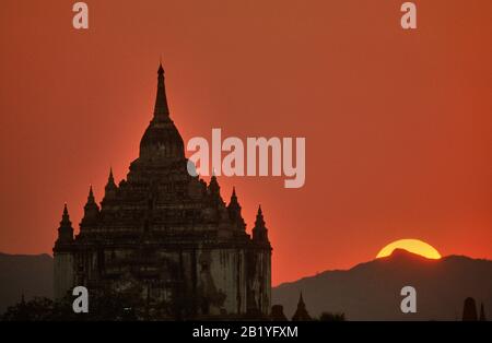 Sun setting behind Thatbyinnyu Temple, Pagan, Burma. Stock Photo