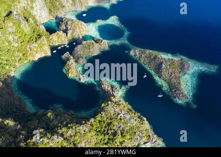 View from above, stunning aerial view of the Twin Lagoons surrounded by rocky cliffs. The Twin Lagoons are one of the must-see destinations in Coron. Stock Photo