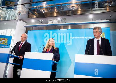 Munich, Germany. 28th Feb, 2020. Melanie Huml (CSU), Minister of Health of Bavaria, speaking after a meeting of the Cabinet Committee on the spread of the coronavirus at the press conference in the Bavarian State Chancellery alongside Joachim Herrmann (CSU, l), Minister of the Interior of Bavaria, and Andreas Zapf, President of the Bavarian State Office for Health and Food Safety. Credit: Matthias Balk/dpa/Alamy Live News Stock Photo