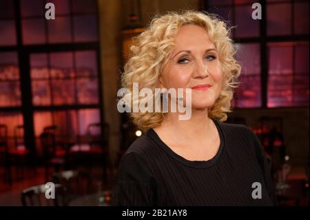 Cologne, Germany. 28th Feb, 2020. The singer Simone Kermes is in the studio after the recording of the WDR talk show 'Kölner Treff'. Credit: Henning Kaiser/dpa/Alamy Live News Stock Photo