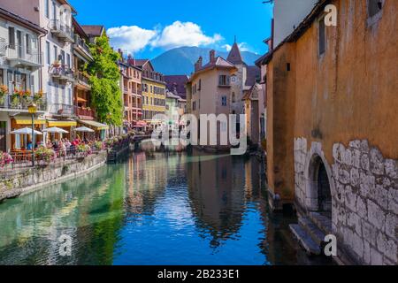River Thiou, Quai de l'Ile, Passage de l'Ile bridge and Vieille Ville (old town) of Annecy, France, viewed from Pont Morens on a bright September day Stock Photo