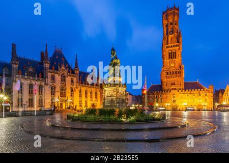 Belgium, Bruges, Grote Markt square with the Provinciaal Hof, Jan-Breydel-Monument and Belfry. Stock Photo