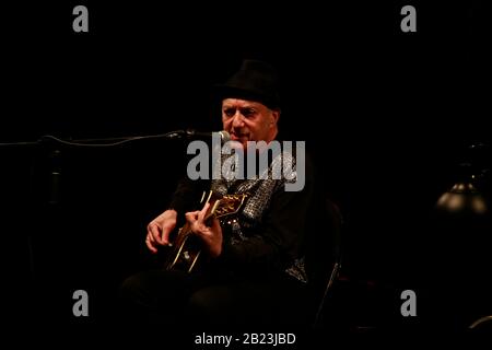 André Herzberg (DDR Rockband Pankow) bei der Leseung »Was aus uns geworden ist« im Apollo Theater Görlitz am 28.02.2020 Stock Photo