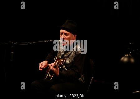 André Herzberg (DDR Rockband Pankow) bei der Leseung »Was aus uns geworden ist« im Apollo Theater Görlitz am 28.02.2020 Stock Photo