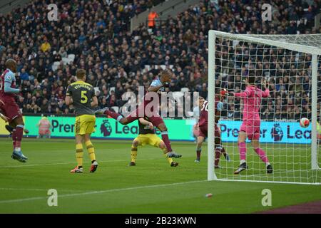 London, UK. 29th Feb, 2020.  Issa Diop of West Ham Utd heads wide during the West Ham vs Southampton, Premier League match at the London Stadium 29th February 2020-EDITORIAL USE ONLY No use with unauthorised audio, video, data, fixture lists (outside the EU), club/league logos or 'live' services. Online in-match use limited to 45 images ( 15 in extra time). No use to emulate moving images. No use in betting, games or single club/league/player publications/services- Credit: MARTIN DALTON/Alamy Live News Stock Photo