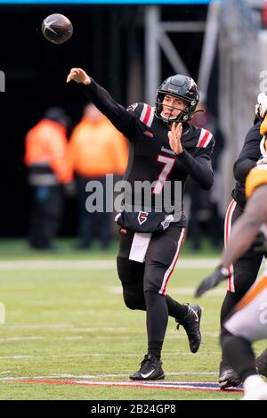 East Rutherford, New Jersey, USA. 29th Feb, 2020. New York Guardians quarterback Luis Perez (7) throws the ball during the XFL game against the Los Angeles Wildcats at MetLife Stadium in East Rutherford, New Jersey. Christopher Szagola/CSM/Alamy Live News Stock Photo