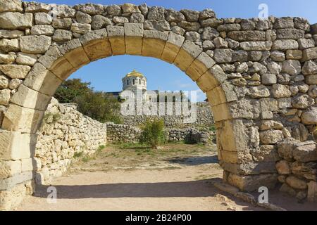 Orthodox St. Vladimir's Cathedral in Chersonesus Tavrichesky through the arch of the ancient city Stock Photo