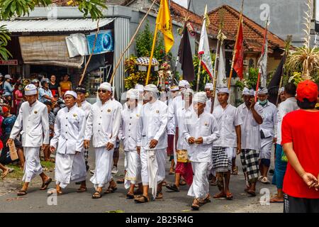 Procession of the Balinese Hindu during Kuningan celebration. Munggu ...