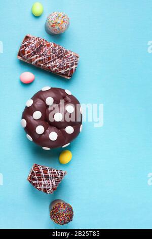 Easter cakes, Russian and Ukrainian traditional kulich, paska easter bread on blue background Stock Photo