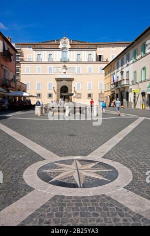 Piazza della Libertà with Apostolic Palace (ex Pope summer residence and now a museum) and ancient Bernini fountain, Castel Gandolfo, Lazio, Italy Stock Photo