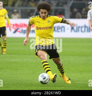 Dortmund, Germany. 29th Feb, 2020. firo: 29.02.2020 Football, 2019/2020 1.Bundesliga: BVB Borussia Dortmund - SC Freiburg EINZELAKTION, AXEL WITSEL | usage worldwide Credit: dpa/Alamy Live News Stock Photo