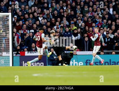 Wembley Stadium, London, UK. 1st Mar, 2020. Carabao Cup Final, League Cup, Aston Villa versus Manchester City; Sergio Aguero of Manchester City shoots to score his sids 1st goal in the 20th minute to make it 0-1 Credit: Action Plus Sports/Alamy Live News Stock Photo