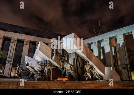 Warsaw, Poland - December 27, 2019: Warsaw Uprising Monument (Polish: Pomnik Powstania Warszawskiego) and Supreme Court at night Stock Photo