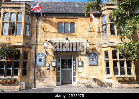 The Swan Pub Moreton In Marsh Town Gloucestershire Cotswolds England Stock Photo Alamy