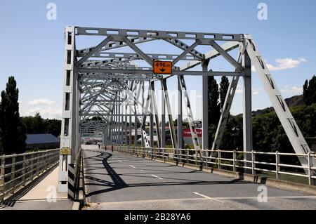 The new Alexandra Bridge over the Clutha River taking NZ State Highway 8 over the river. The bridge was opened in July 1958. Stock Photo