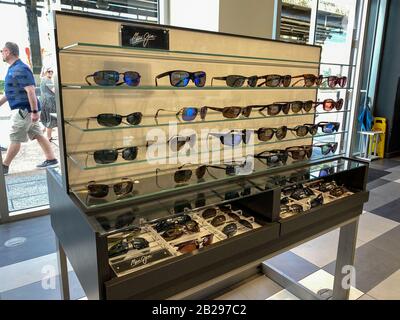 orlandoflusa 21720 a display of maui jim sunglasses at sunglass hut retail store at a mall sunglass hut is an international retailer of sunglas 2b297c2