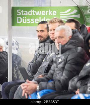 coachbank B, left to right coach Alexander NOURI (B), co-coach Markus FELDHOFF (B), Nello DI MARTINO (B, team leader) Soccer 1. Bundesliga, 24th matchday, Fortuna Dusseldorf (D) - Hertha BSC Berlin (B ) 3: 3, on February 28, 2020 in Duesseldorf/Germany. | usage worldwide Stock Photo