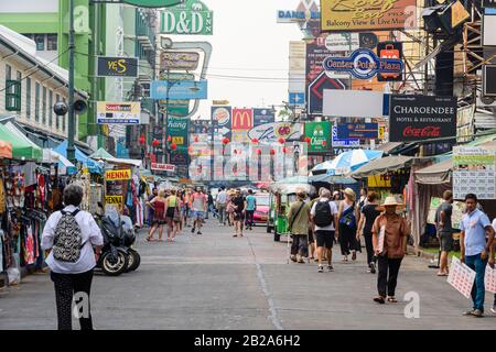 Khaosan Road, a famous walking street with bars and night clubs, in Bangkok, Thailand Stock Photo