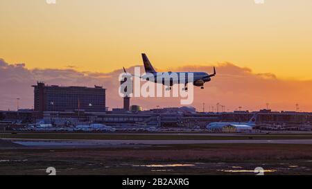 February 29, 2020, Richmond, British Columbia, Canada: An Icelandair Boeing 757-200 (TF-ISS) single-aisle jet lands at sunset, Vancouver International Airport. (Credit Image: © Bayne Stanley/ZUMA Wire) Stock Photo